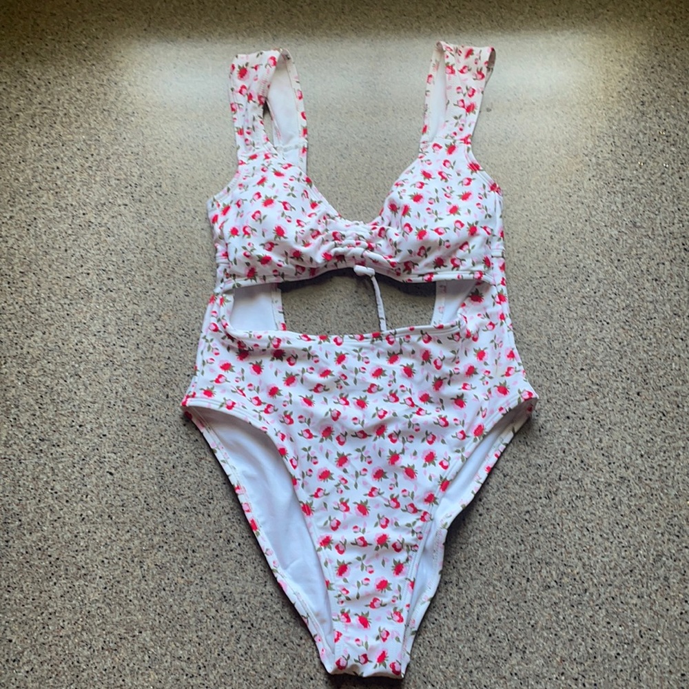 One piece cutout bathing suit